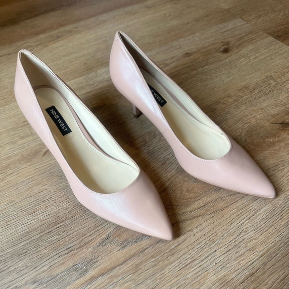 Nine West ‘Arlene’ heels in blush leather, size 6.5 - Picture 2 of 6